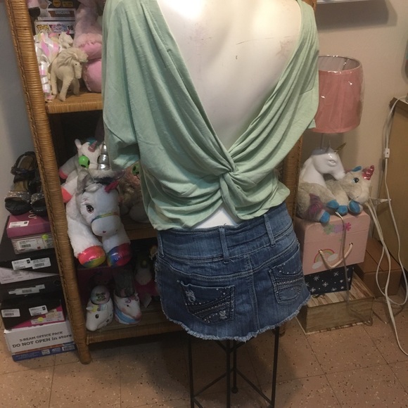 Knot Back Tee - Picture 3 of 3